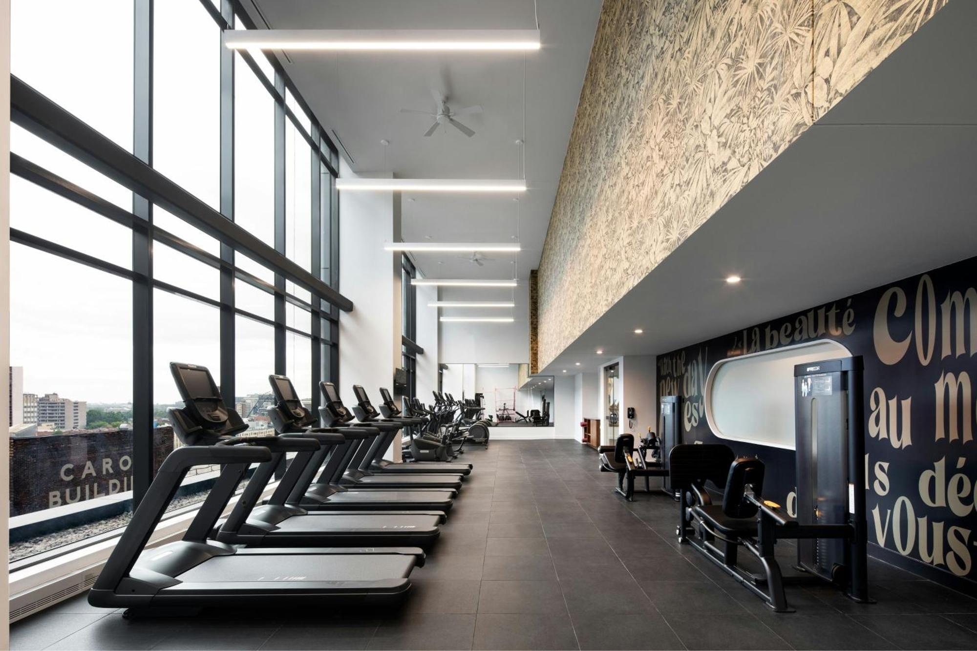 Honeyrose Hotel, Montreal, A Tribute Portfolio Hotel Buitenkant foto The gym at The Collective Old Oak