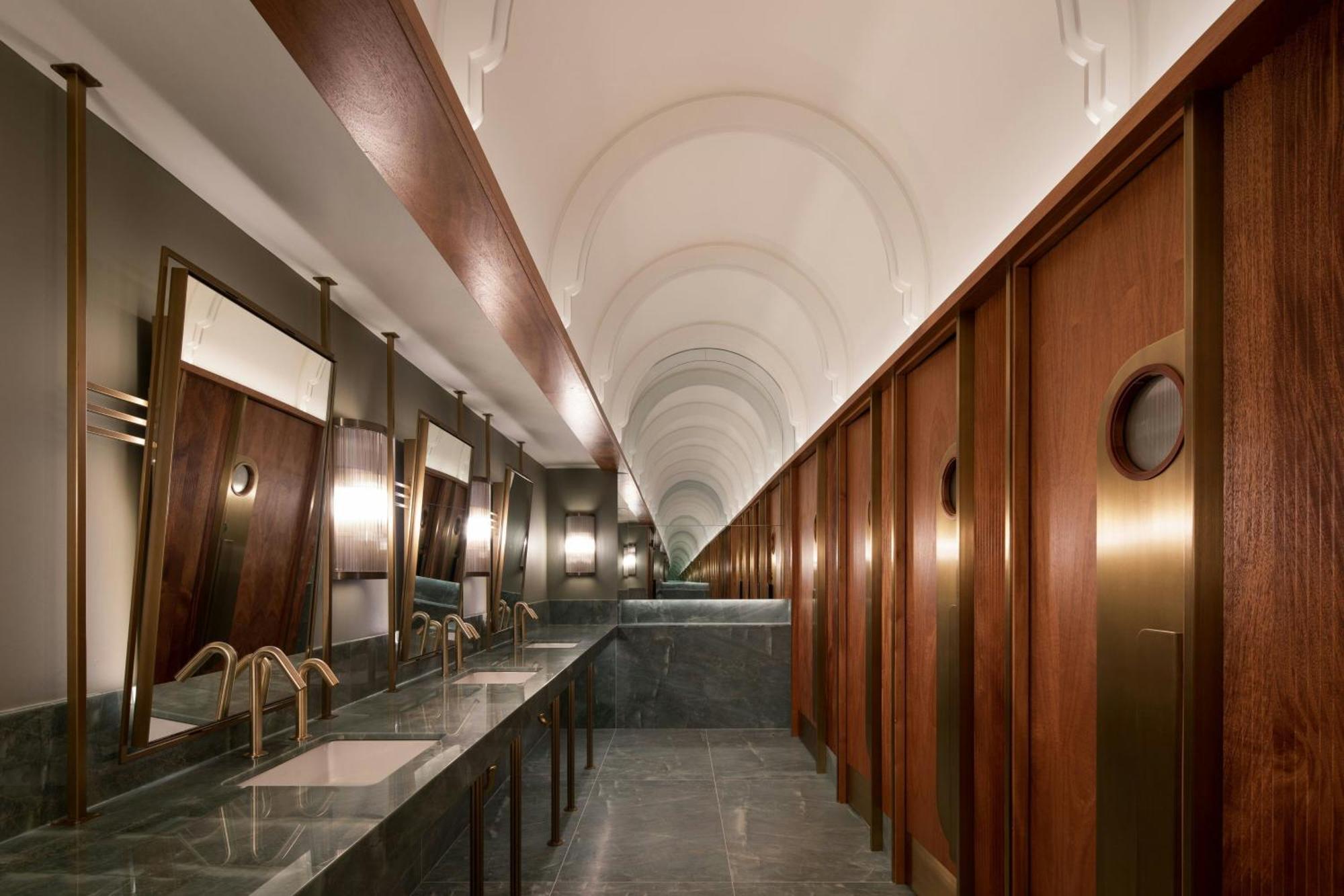 Honeyrose Hotel, Montreal, A Tribute Portfolio Hotel Buitenkant foto The interior of the public lavatory at the station